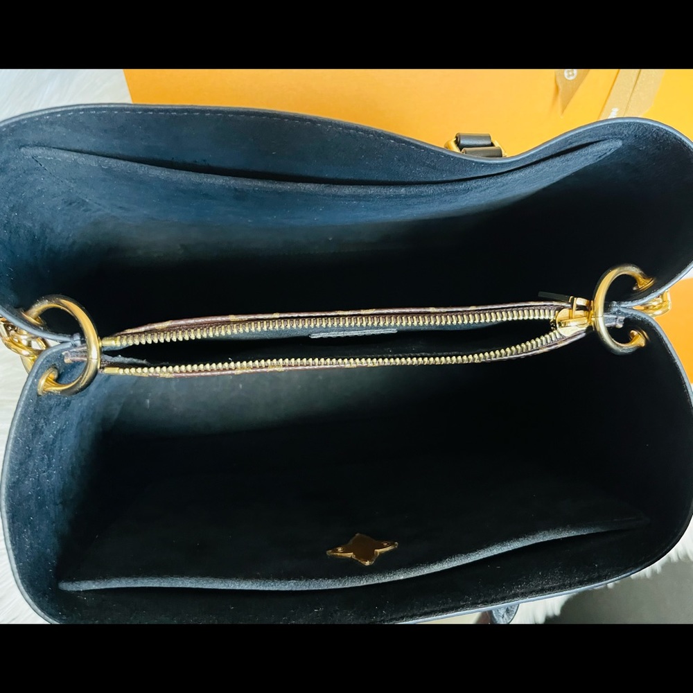🍾🥂⛔️SOLD!⛔️🥳Louis Vuitton Tote Handbag - Picture 7 of 16